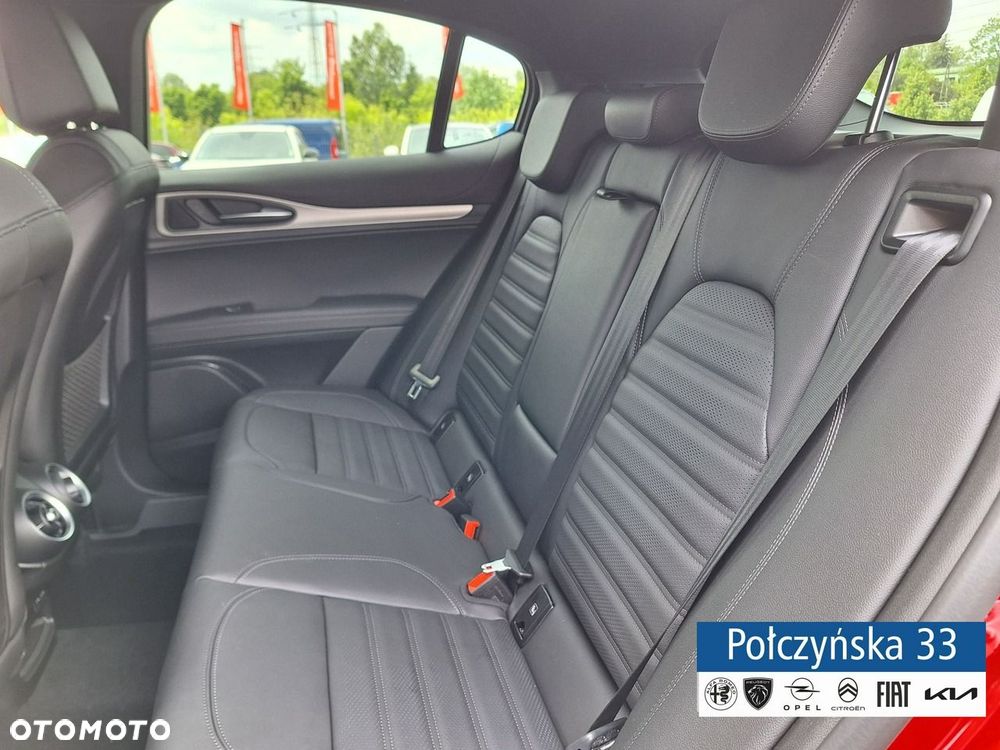 Alfa Romeo Stelvio - 16