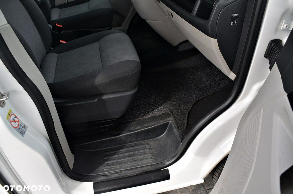 Volkswagen Transporter - 24