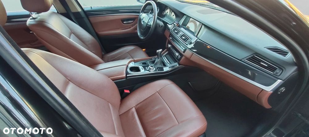 BMW Seria 5 525d Luxury Line - 39