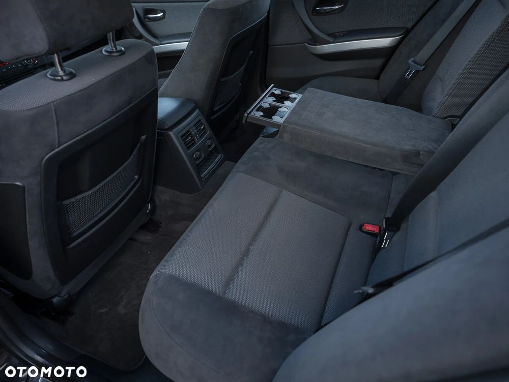 BMW Seria 3 318i Edition Sport - 29