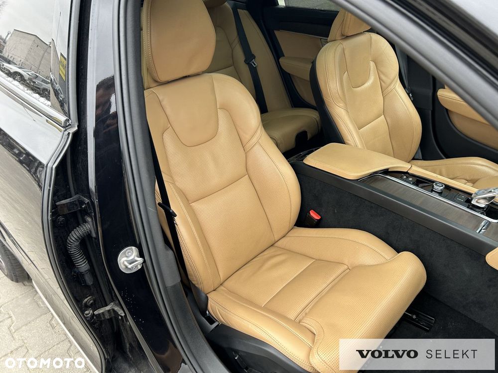 Volvo V90 Cross Country - 24