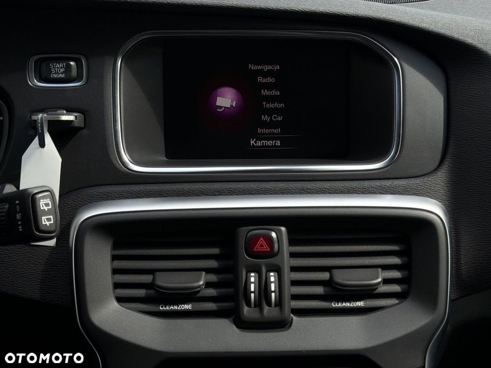 Volvo V40 - 25