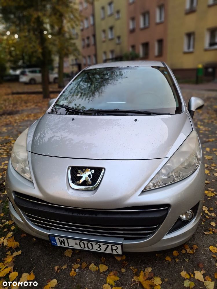 Peugeot 207 2011 photo 3