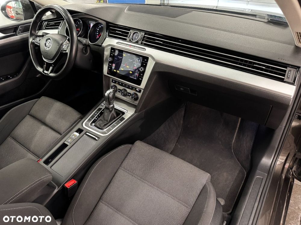 Volkswagen Passat - 41