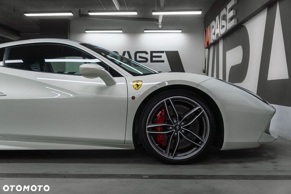 Ferrari 488 - 8