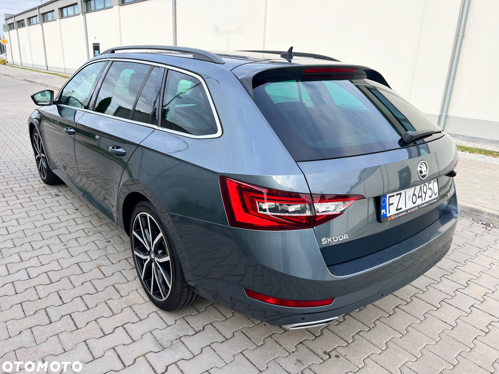 Skoda Superb 2.0 TDI Ambition DSG - 14