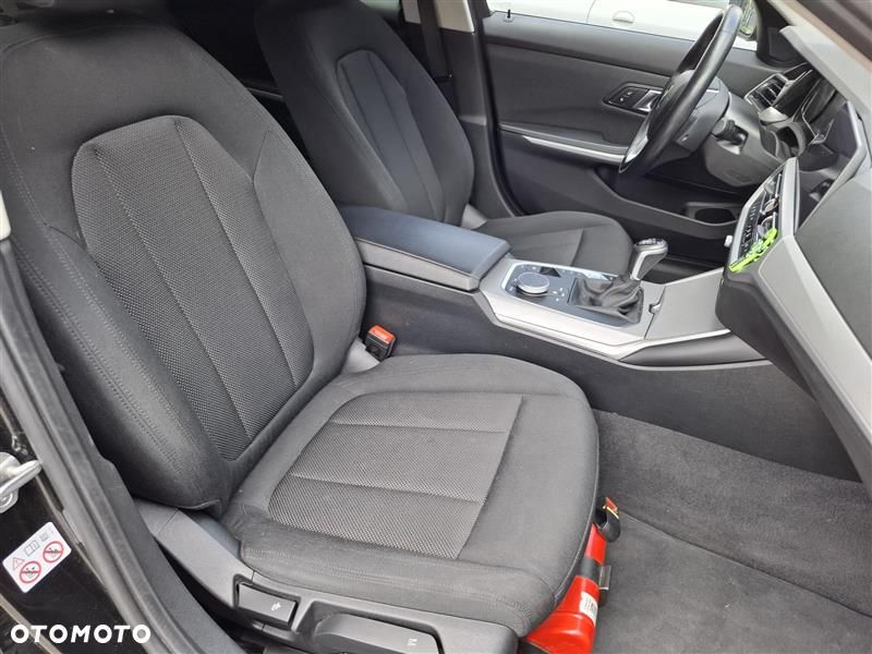 BMW Seria 3 318i - 18