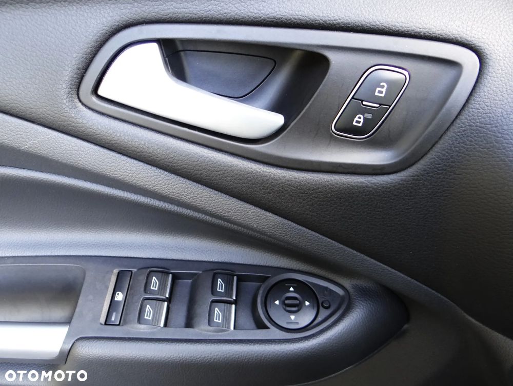 Ford Kuga 1.5 EcoBoost 2x4 Titanium - 14