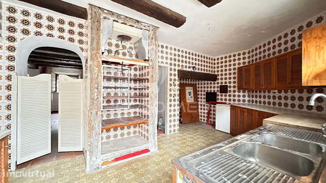 Moradia Histórica para recuperar, com piscina interior e  vista par... - Grande imagem: 4/40