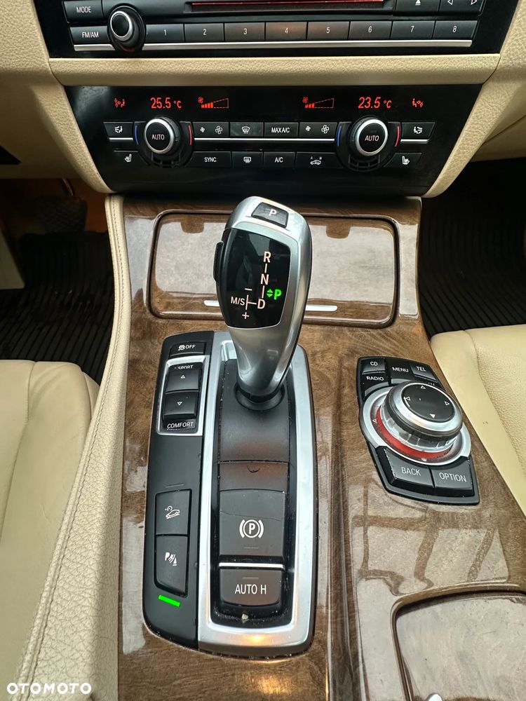 BMW Seria 5 528i xDrive Luxury Line - 22