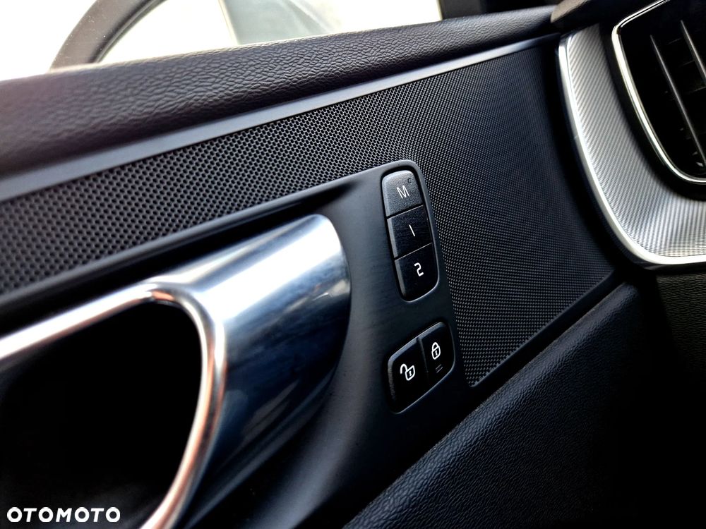 Volvo XC 60 B4 D Plus Bright - 18