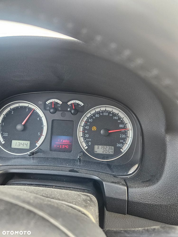 Volkswagen Bora Variant 1.9 TDI - 24