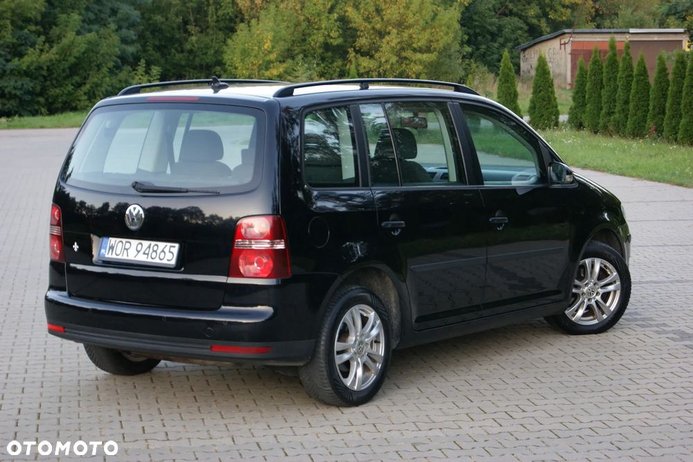Volkswagen Touran - 16