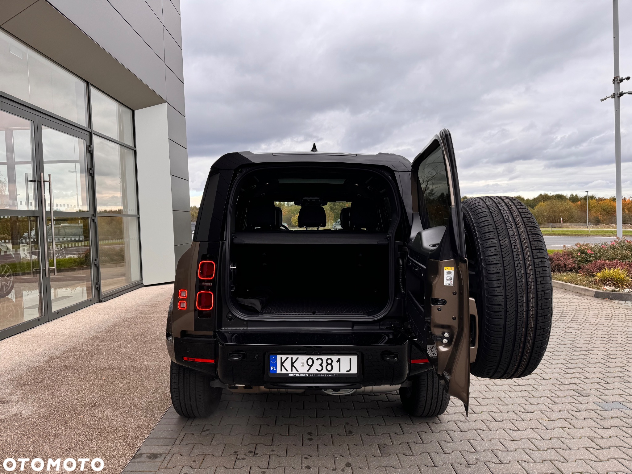 Land Rover Defender - 15