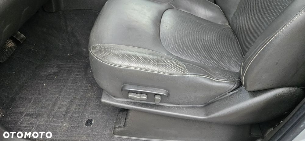 Nissan Pathfinder 3.0 D V6 LE EU5 - 15