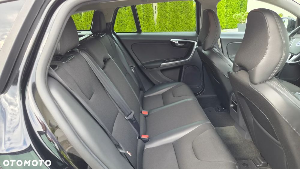 Volvo V60 D2 Kinetic - 16