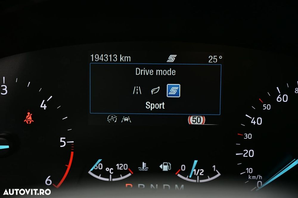 Ford Focus 2.0 EcoBlue Start-Stopp-System Aut. TITANIUM - 31