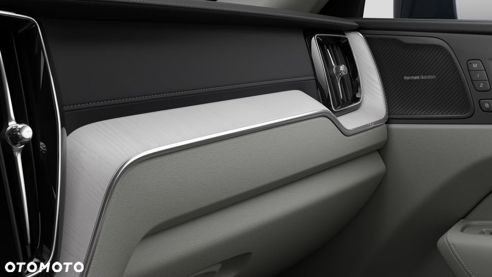 Volvo XC 60 B5 B AWD Ultra Bright - 12