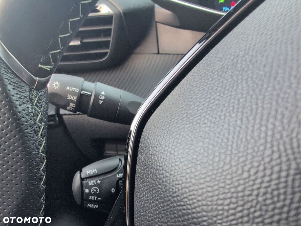 Peugeot 208 - 15