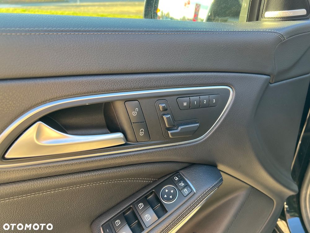 Mercedes-Benz CLA 200 7G-DCT AMG Line - 11