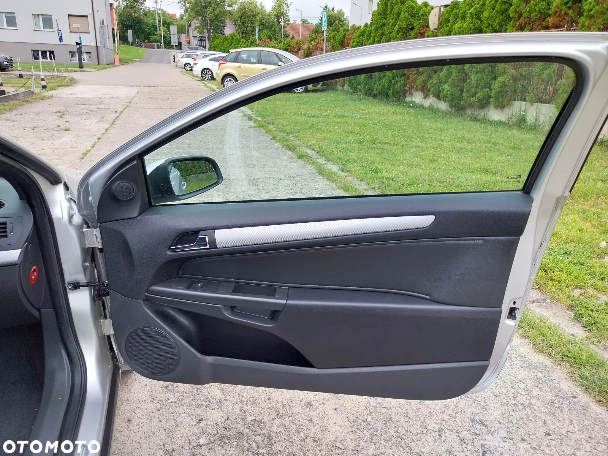 Opel Astra GTC 1.8 Sport - 22