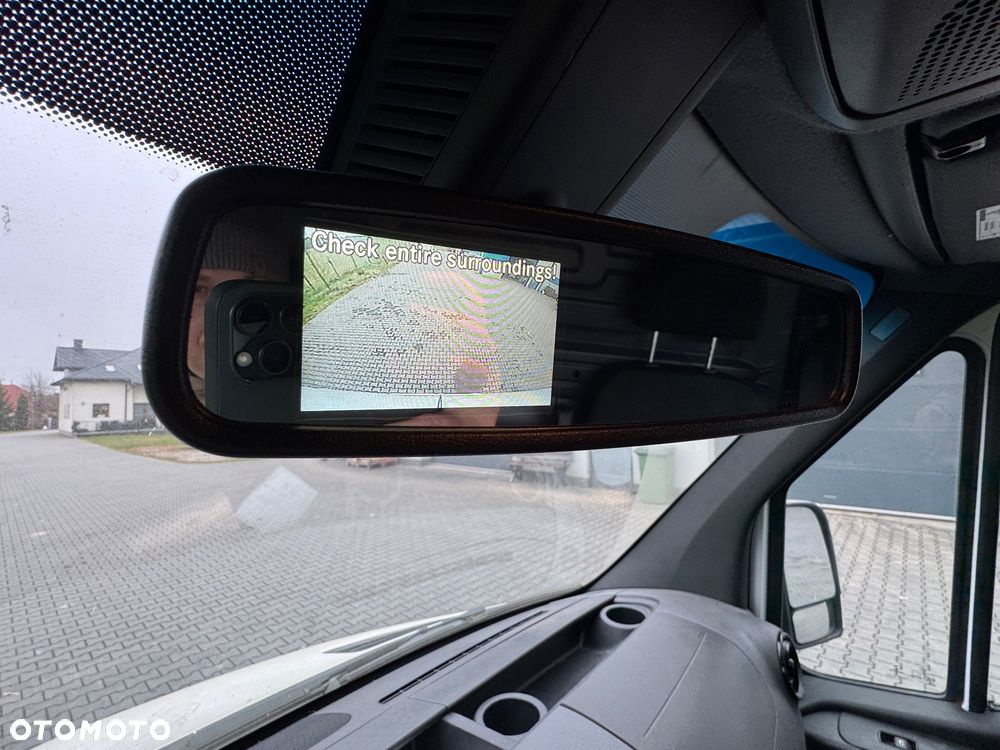 Mercedes-Benz Sprinter - 13