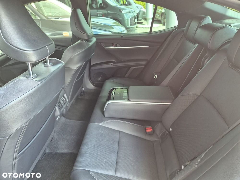 Toyota Camry - 12