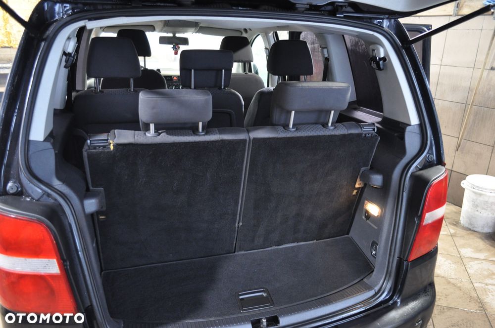 Volkswagen Touran 1.9 TDI Highline - 8