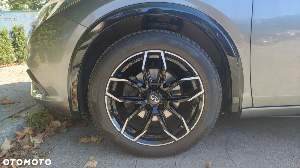 Infiniti Q30 1.5d DCT Premium City Black - 16