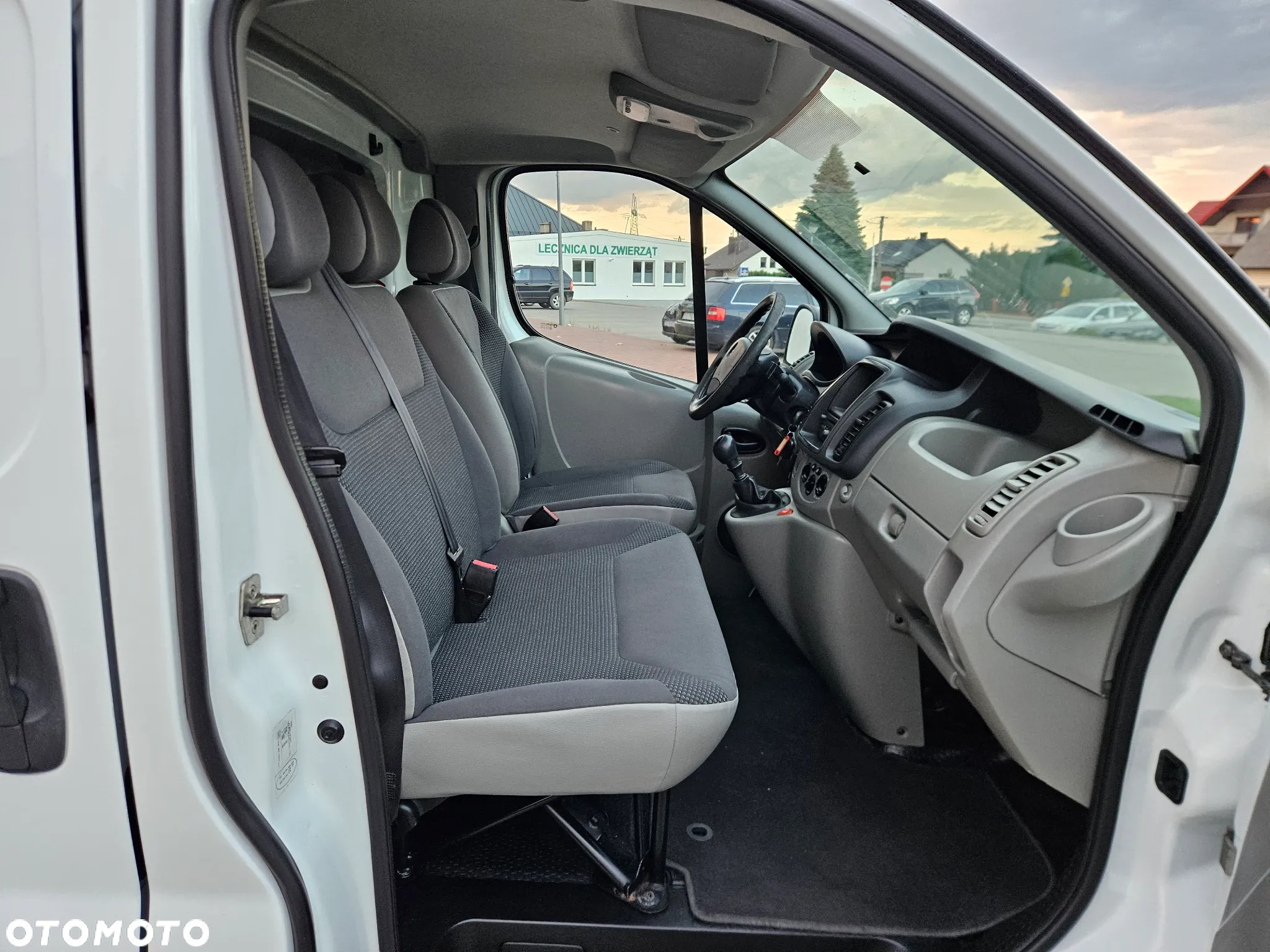 Opel VIVARO - 11
