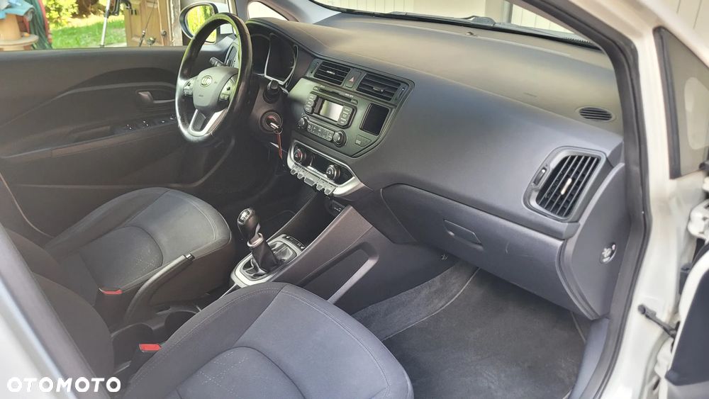 Kia Rio 1.4 Dream Team Edition - 28
