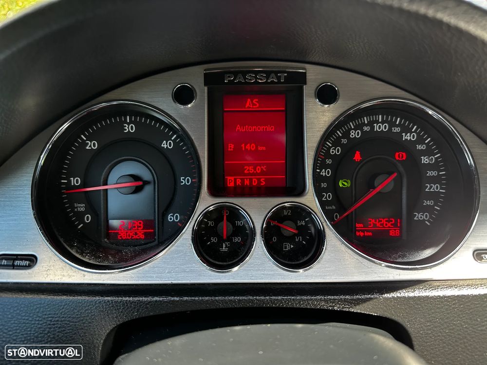 VW Passat Variant 2.0 TDI Highline DSG - 16