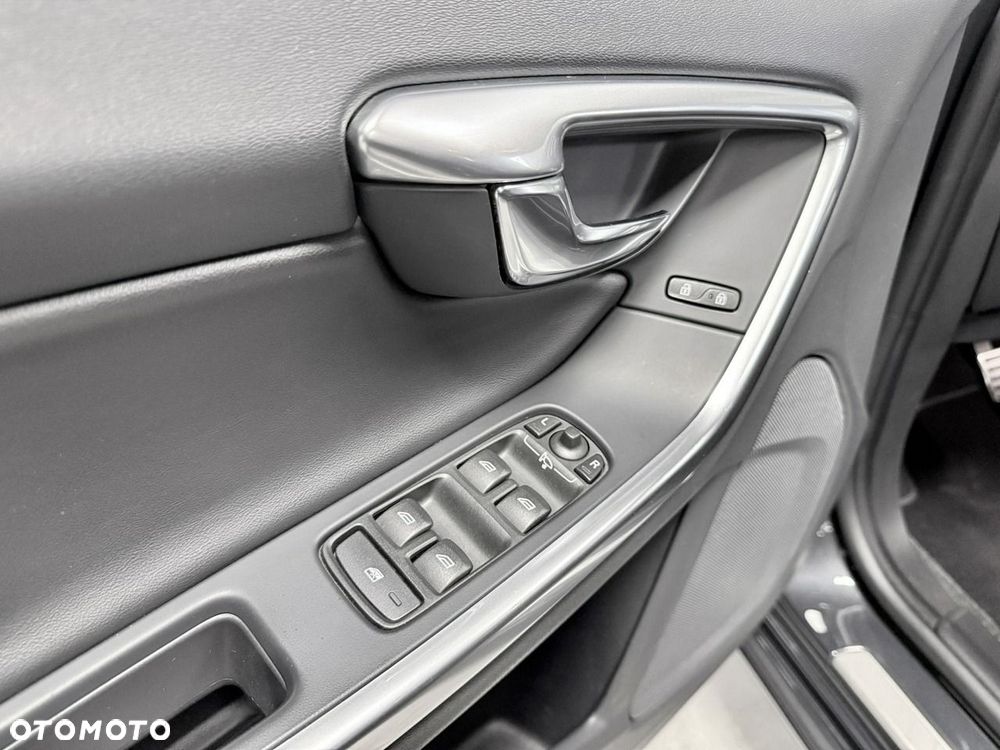 Volvo V60 D3 R-Design - 23