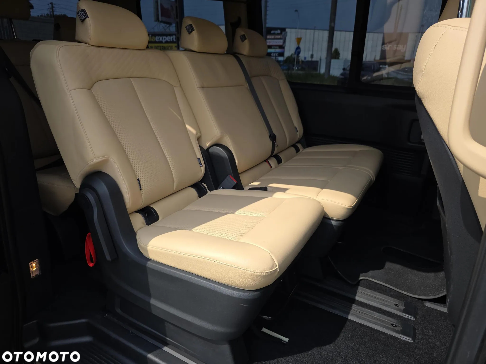 Hyundai Staria 1.6 T-GDI HEV Smart VIP - 24