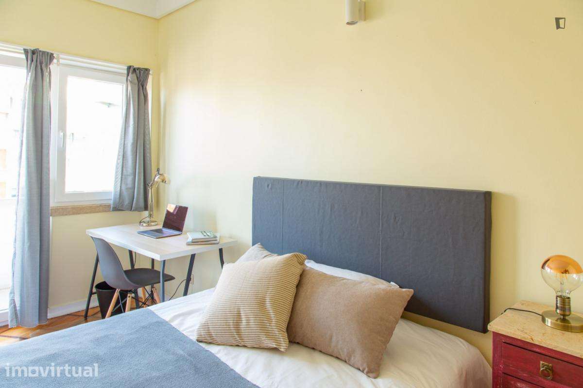 Quarto - localizado em São Sebastião Lisbon - Grande imagem: 2/31