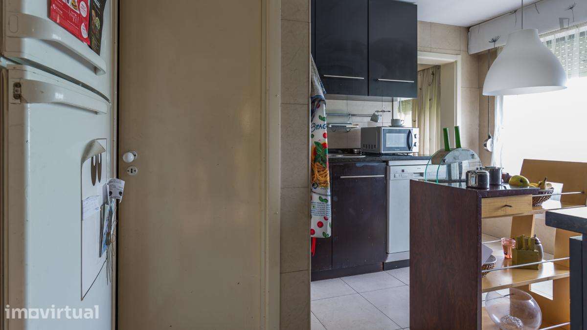 Quarto - localizado em Lordelo do Ouro Porto - Grande imagem: 5/23