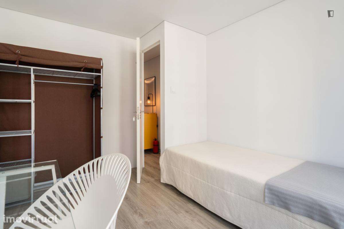 Quarto - localizado em Paranhos Porto - Grande imagem: 2/39