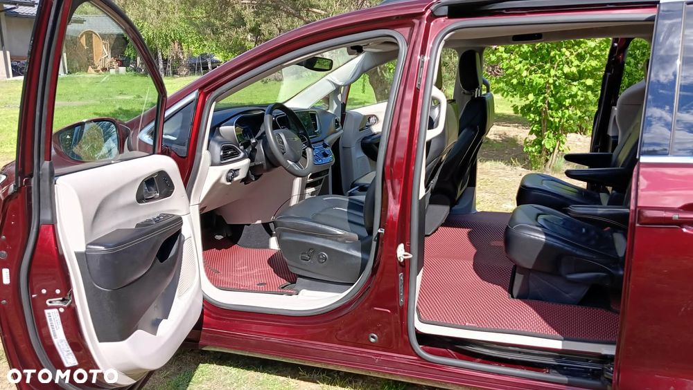 Chrysler Pacifica - 10