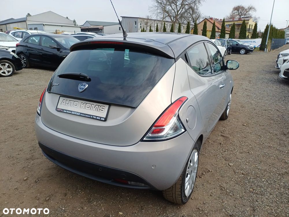 Lancia Ypsilon 1.2 8V Platino (4 os.) - 7