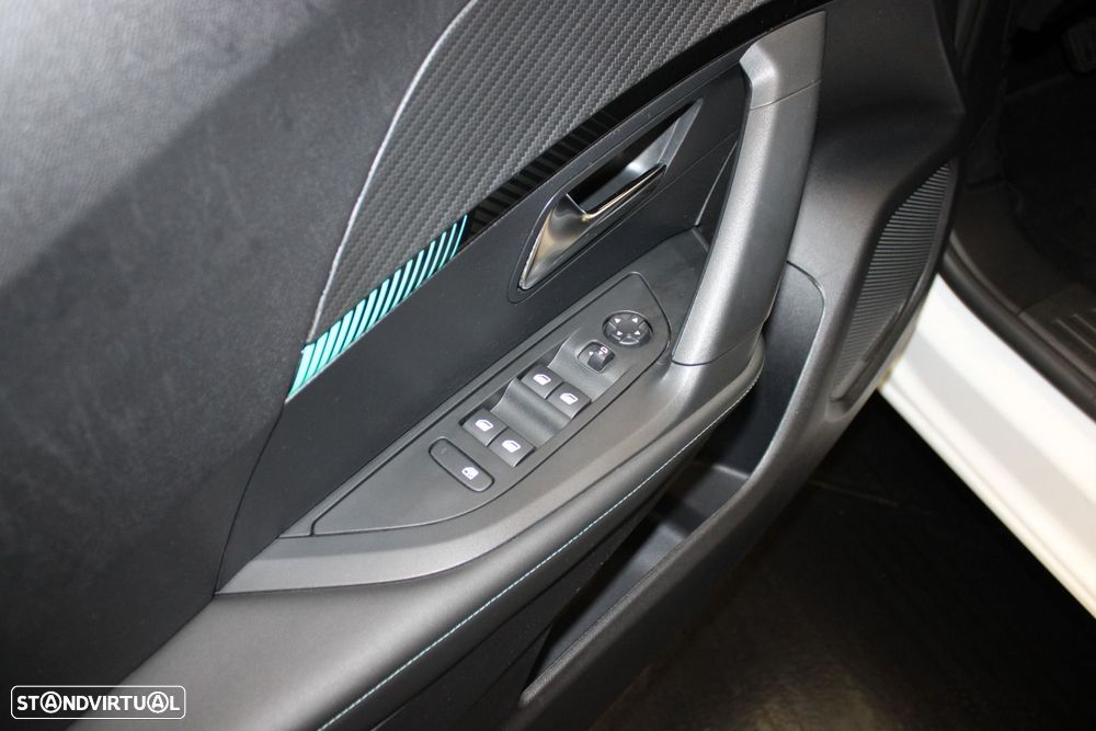 Peugeot 2008 1.5 BlueHDi Allure EAT8 - 24