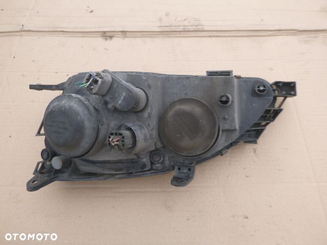 LAMPA LEWY PRZÓD LEWA PRZEDNIA PRAWY PRZÓD PRAWA PRZEDNIA TOYOTA AVENSIS I 97-02 - 19