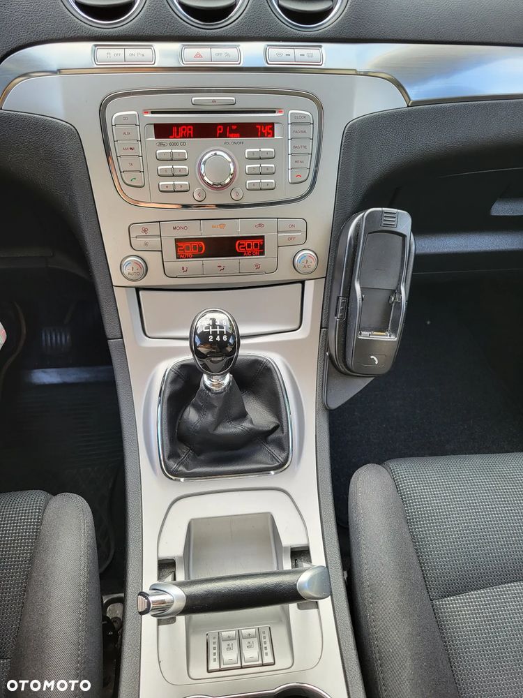 Ford S-Max - 17