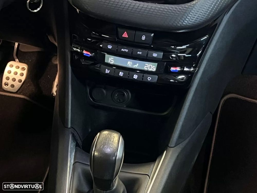 Peugeot 208 1.2 PureTech Signature - 20