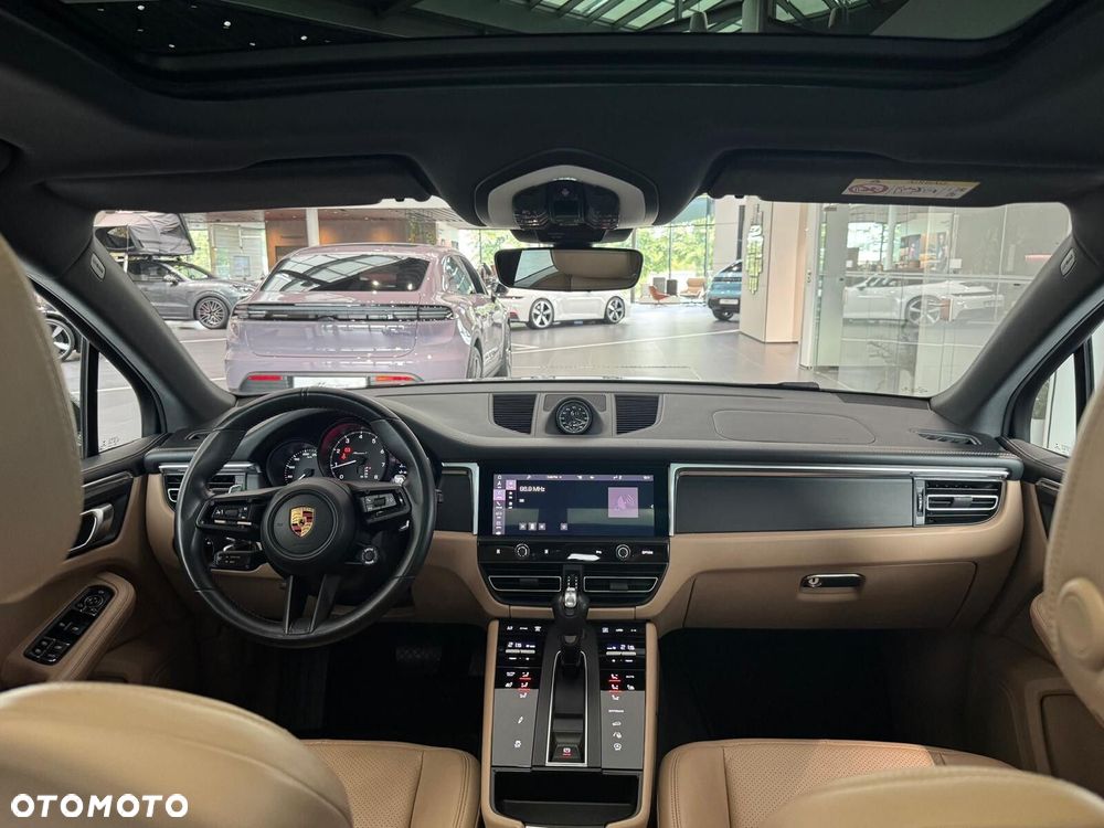Porsche Macan - 24