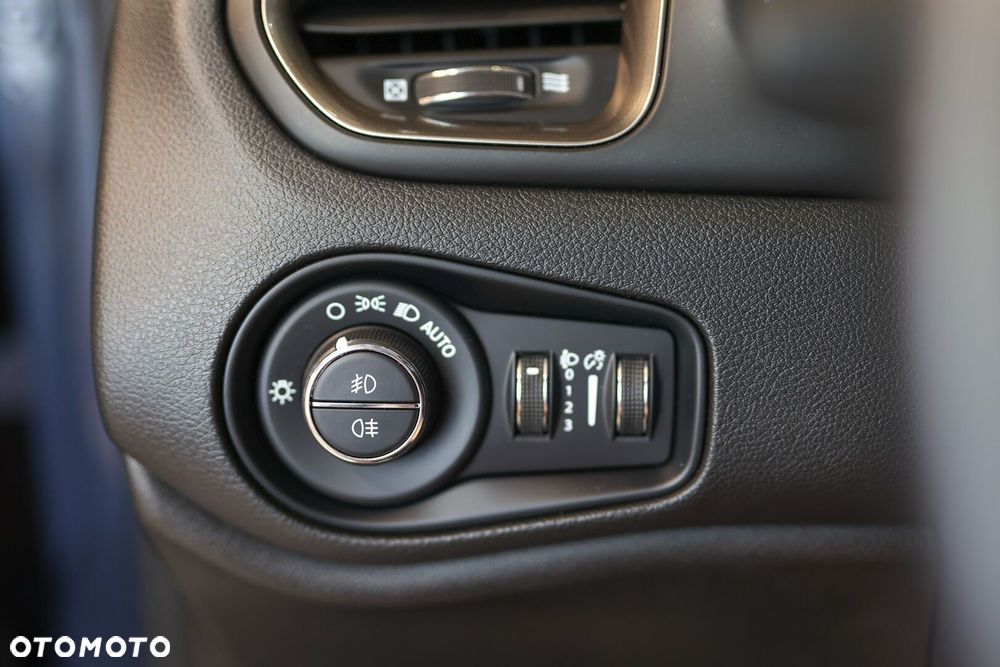 Jeep Renegade 1.5 T4 mHEV Limited FWD S&S DCT - 24