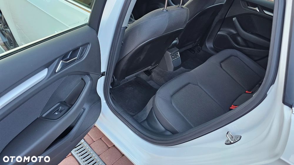 Audi A3 Sportback 30 TDI design - 28