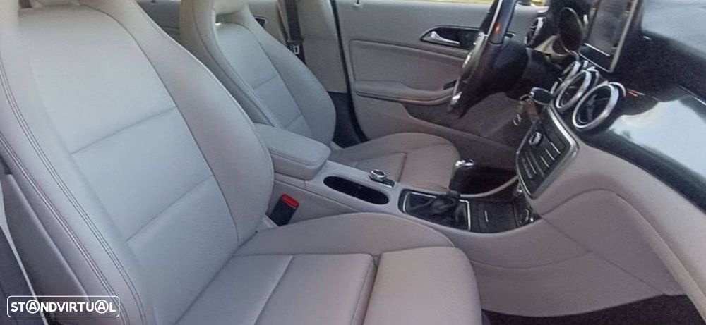 Mercedes-Benz CLA 180 d Shooting Brake - 11