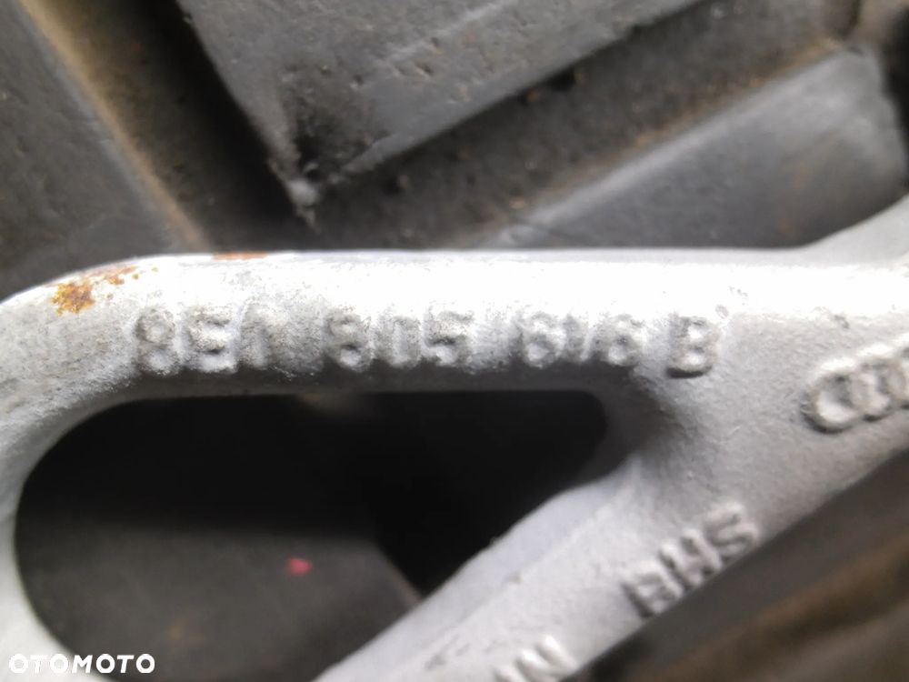 Ucho holownicze Audi A4 B6 B7 8E0805616B - 2