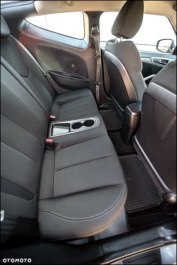 Hyundai Veloster - 32