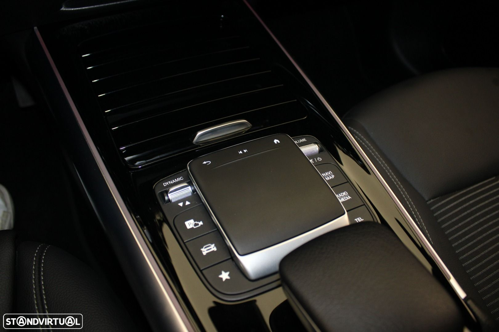Mercedes-Benz EQA - 22